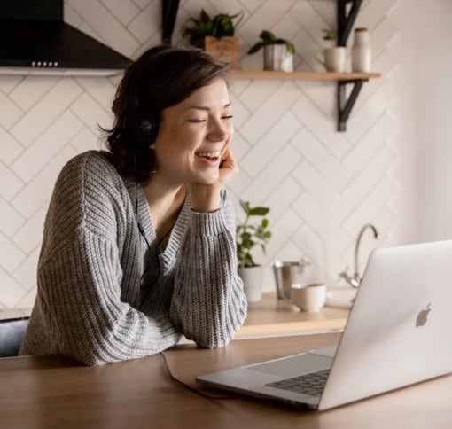 women in videocall